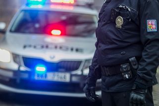 Policie musí podezřelá auta pronásledovat, i když hrozí smrt nevinných lidí - Médium.cz